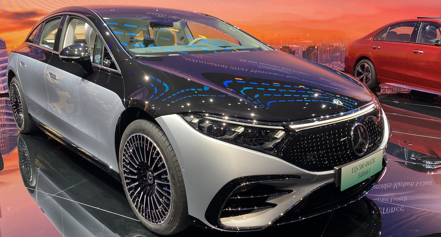 eqs上海车展首秀奔驰的这次进攻特斯拉要怎么接