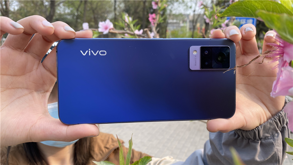 双微缝式补光灯照亮你的美全新自拍旗舰vivos9值得入手