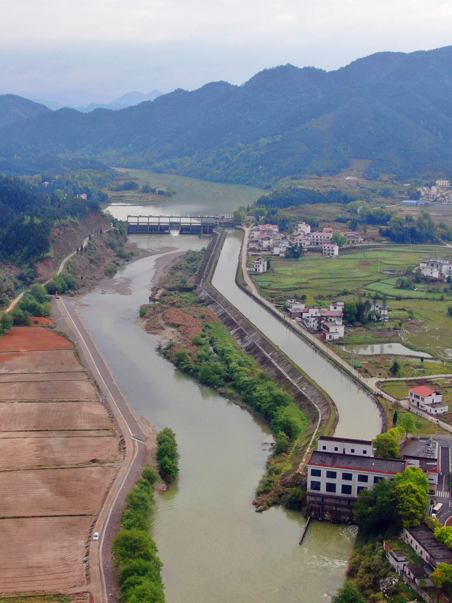 打一场小水电整治硬仗长江经济带25万多座小水电站清理整改记