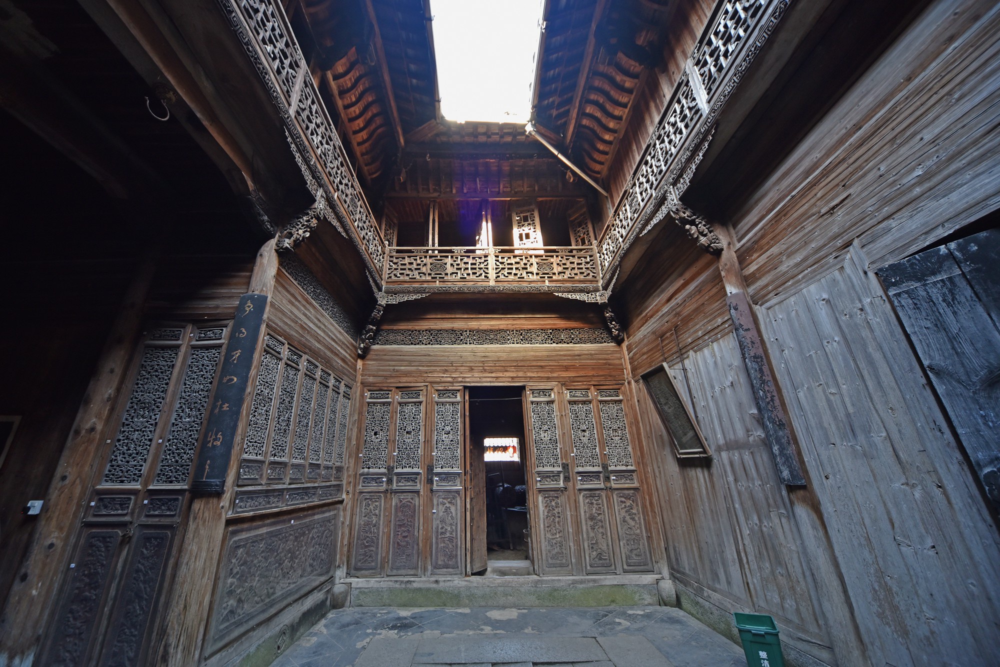 安徽黄山卢村中国木雕第一楼有故事卢百万六房姨太谁是最爱