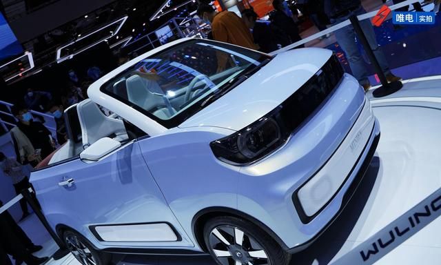 年轻人的第一台敞篷汽车?五菱宏光miniev cabrio软顶敞篷实拍