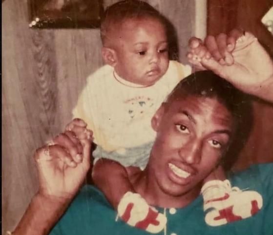 悲痛!皮蓬33岁大儿子去世,和4个女儿生8个孩子,已失去1儿1女休闲区蓝鸢梦想 - Www.slyday.coM 悲痛!皮蓬33岁大儿子去世,和4个女儿生8个孩子,已失去1儿1女休闲区蓝鸢梦想 - Www.slyday.coM