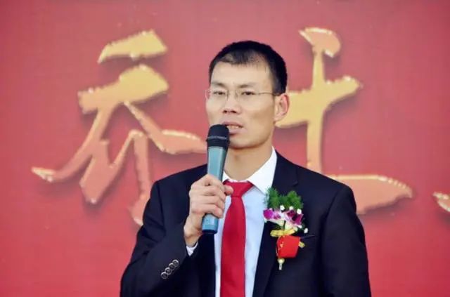 从冷饮小店到5000家分店，蜜雪冰城创始人张红超实现草根逆袭|草根|张红超|冰城_新浪新闻