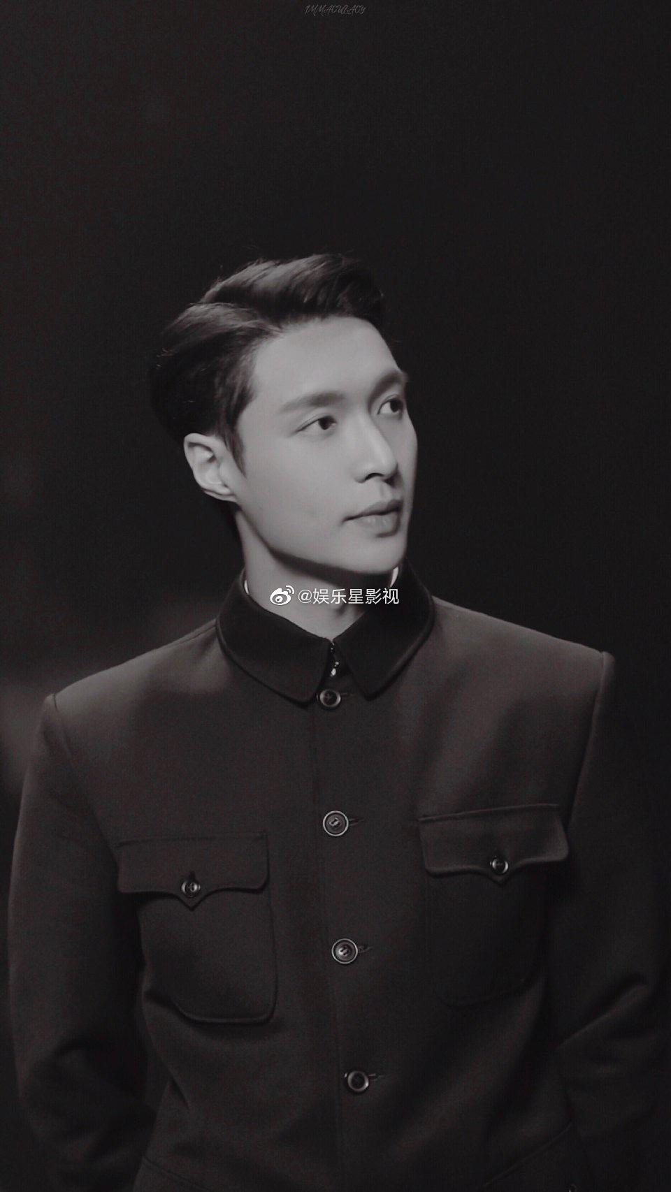 张艺兴在理想照耀中国里的民国造型好帅啊