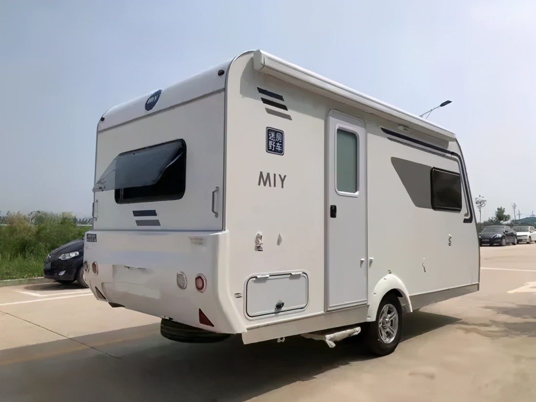 简约外观又实力可靠的出行大白迷野480拖挂房车