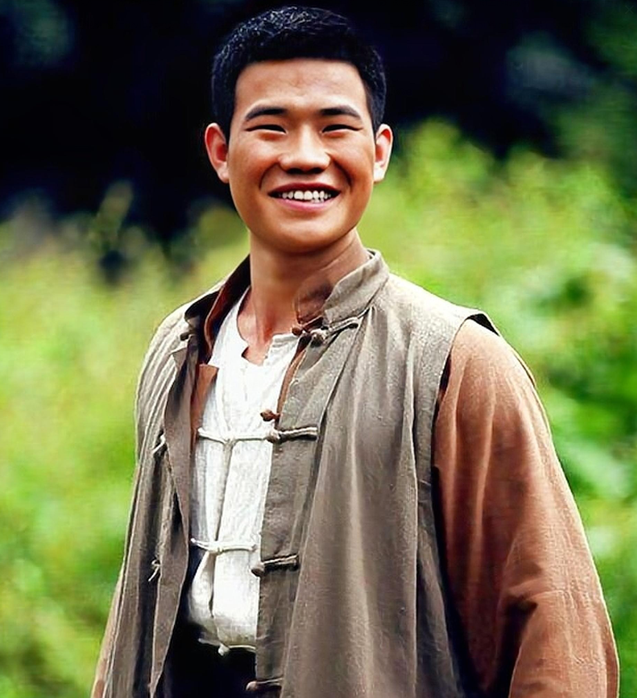 过气童星,陷假酒风波,嘎子哥谢孟伟把自己演成了土味网红__财经头条