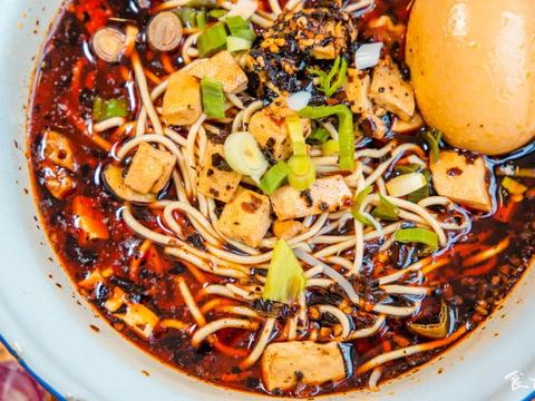 传承34年这碗公厕旁的豆干面竟在襄州玩出了牛肚