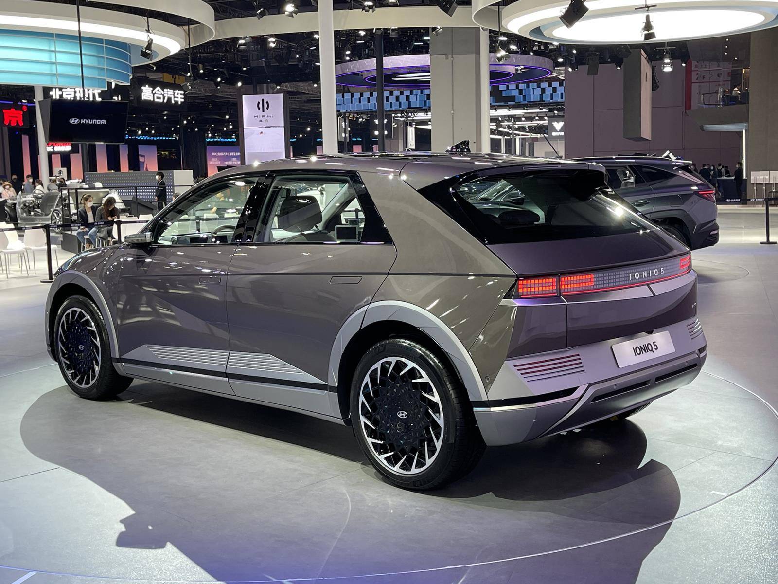 上海车展:现代ioniq(艾尼氪)5亮相 外观酷似小高达-新浪汽车