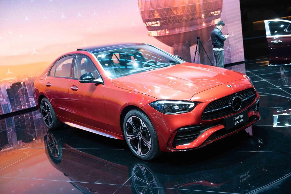 国产全新长轴版奔驰c级首发,除了内饰不够惊艳啊!