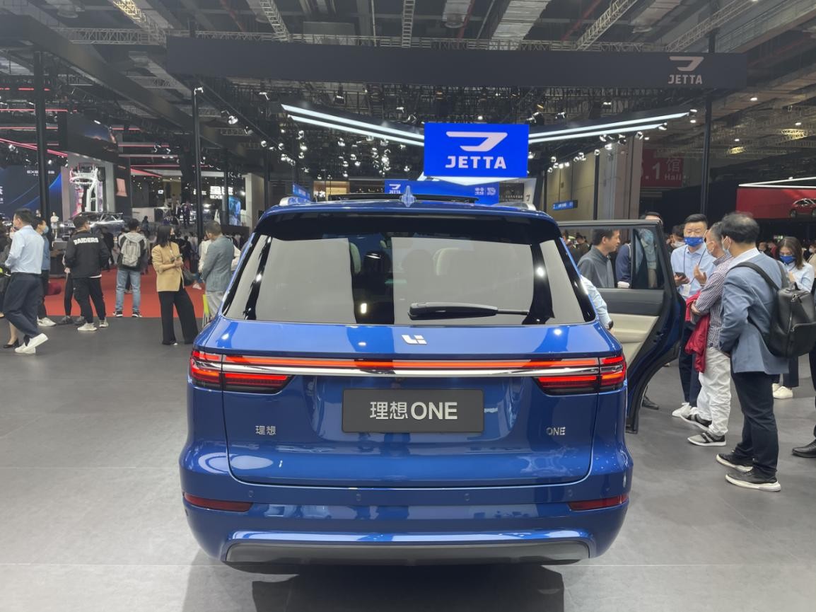 上海车展值得关注的3款车理想one展台依旧人头攒动热度高