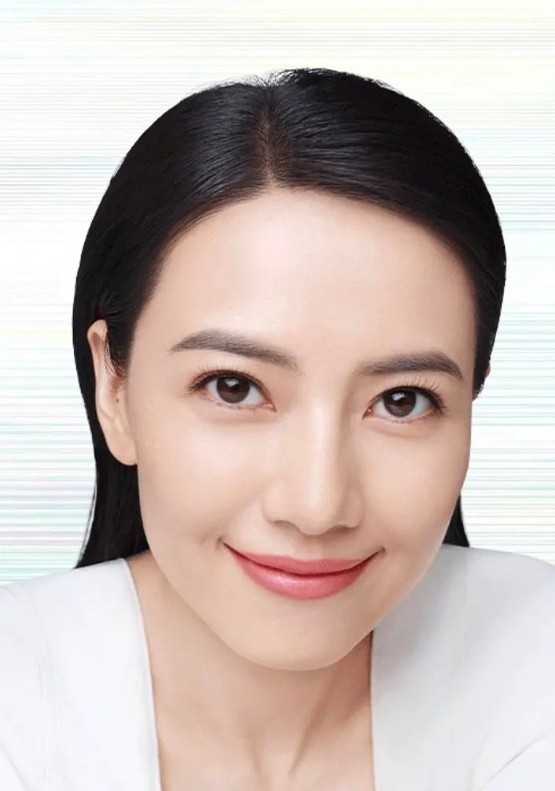 41岁高圆圆近照翻车了头大还没脖子被网友吐槽很j悚
