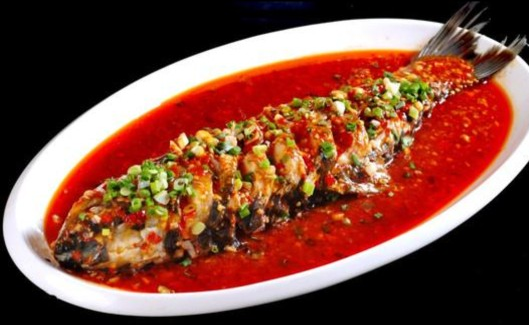 美食推荐:豆瓣全鱼,回锅排骨,莲藕炒木耳,泡椒鱼片