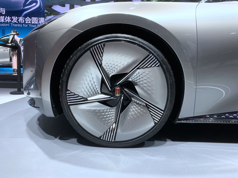 霸气溢屏!红旗ev-concept概念车亮相