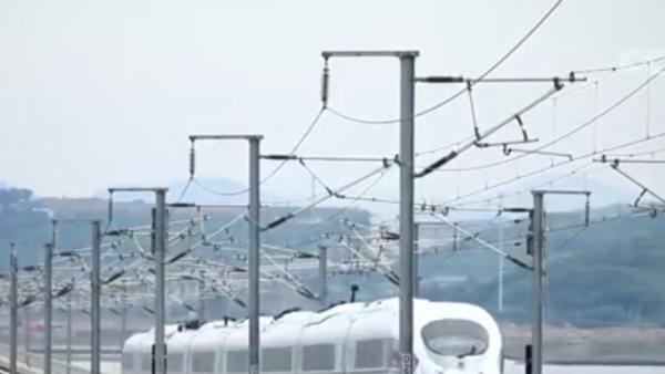 今年五一火车票发售量是前年三倍多