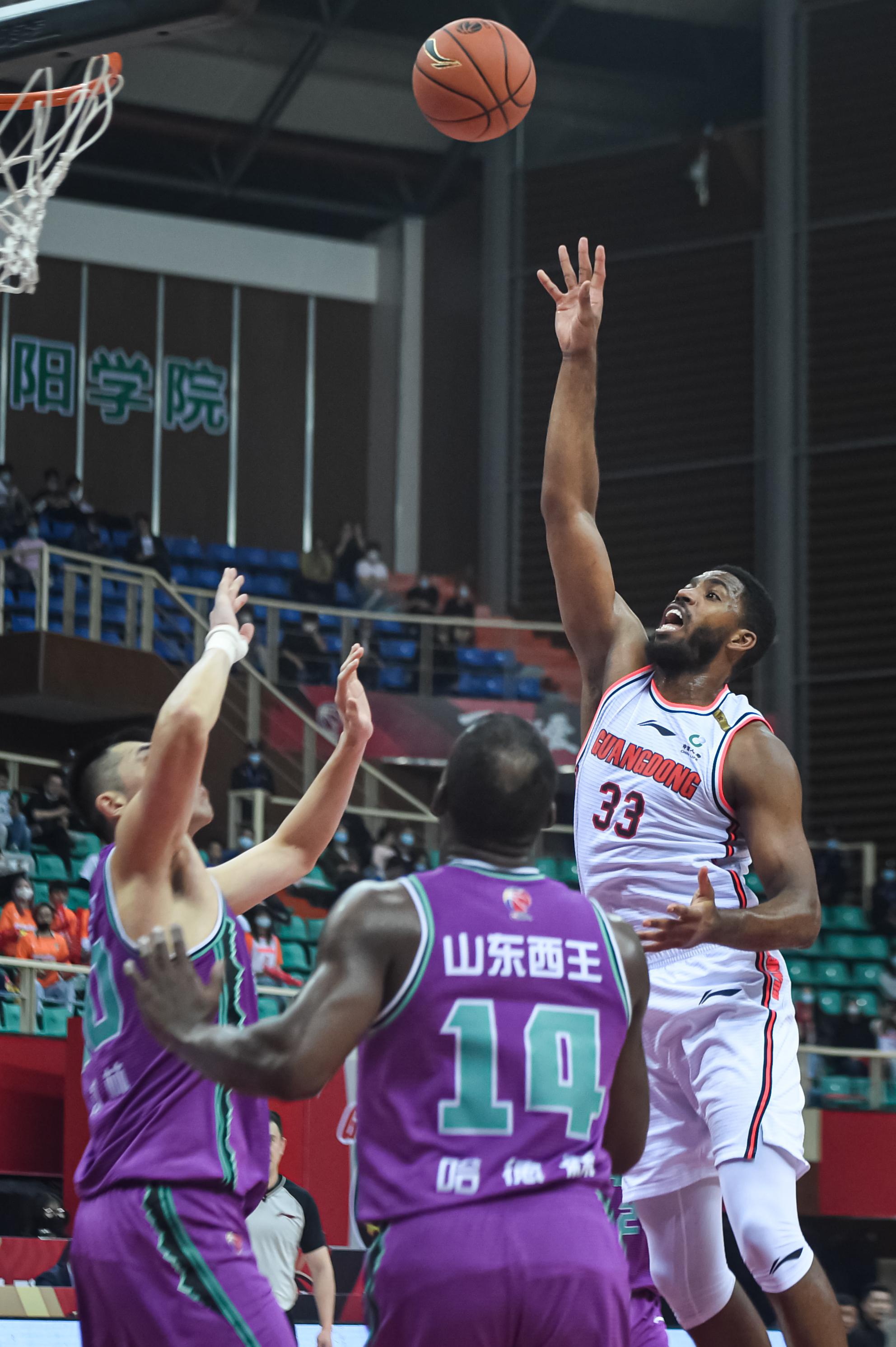 篮球cba季后赛广东东莞大益对阵山东西王