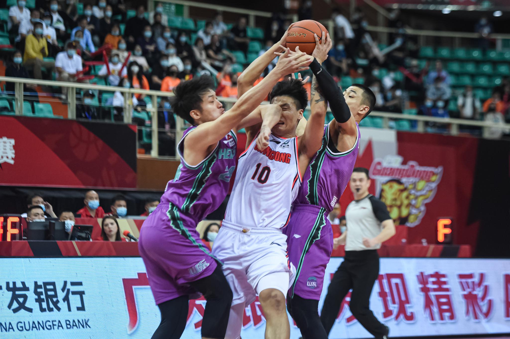 篮球cba季后赛广东东莞大益对阵山东西王