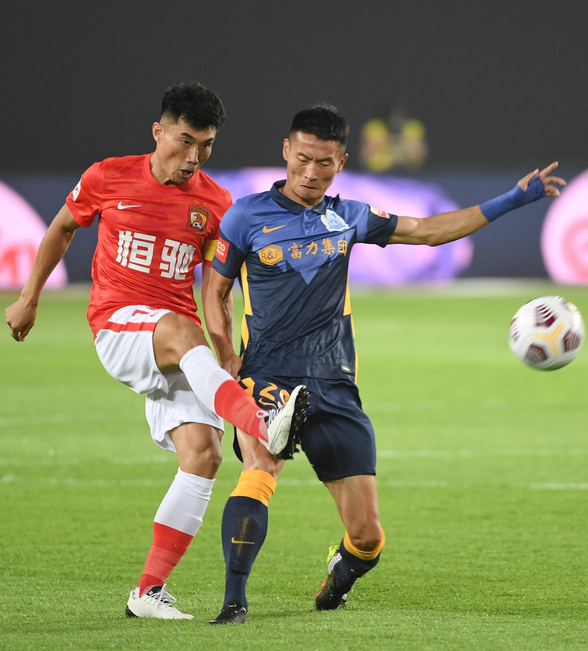 足球中超广州队战平广州城队