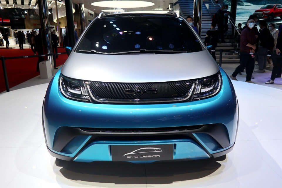 e平台30首款新车比亚迪ea1上海车展实拍