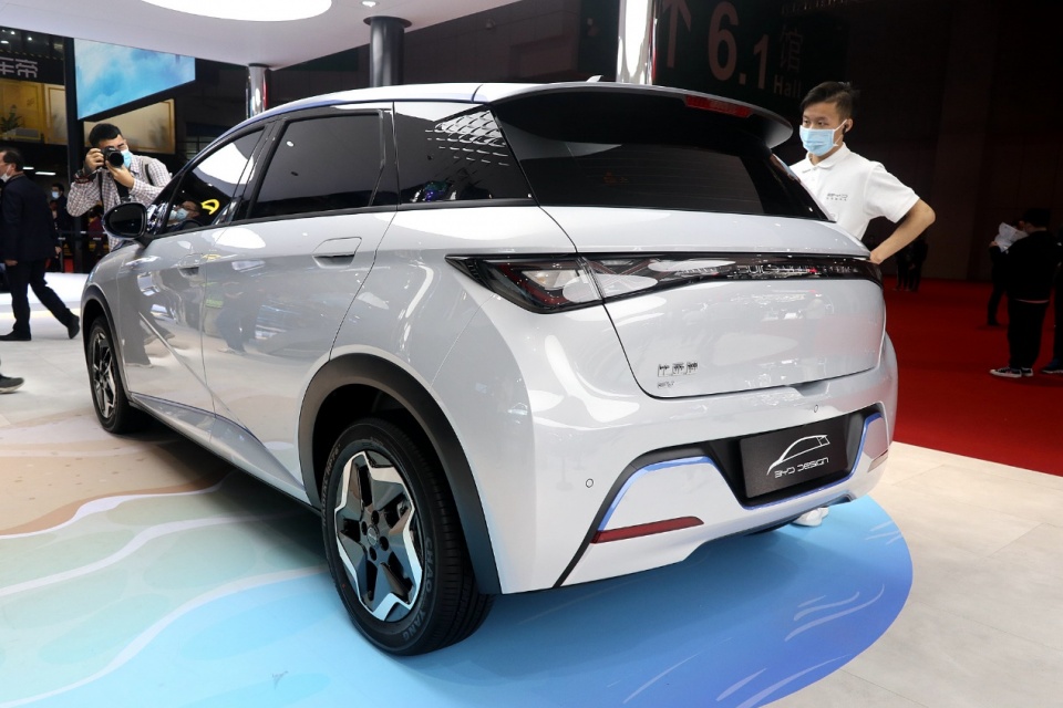 e平台30首款新车比亚迪ea1上海车展实拍