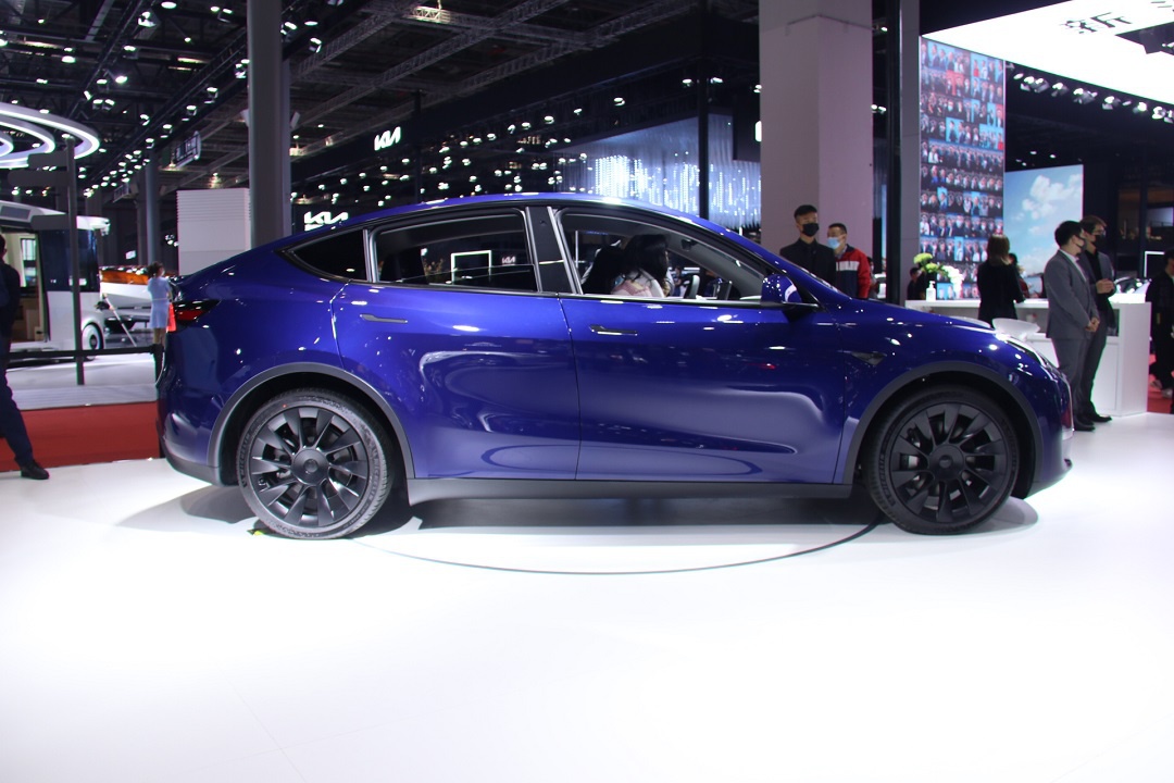 2021上海车展丨搭载前后双电机四驱系统 国产特斯拉model y亮相