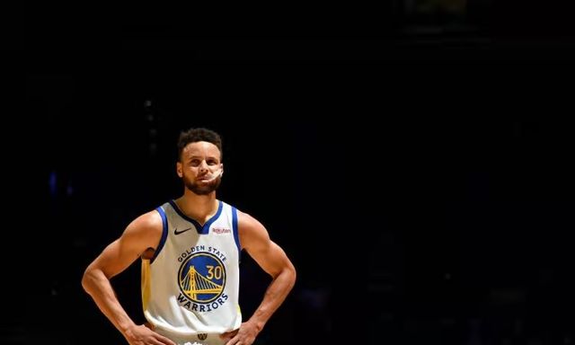 登顶得分王有机会得50分库里关键时刻两罚一中就是玩