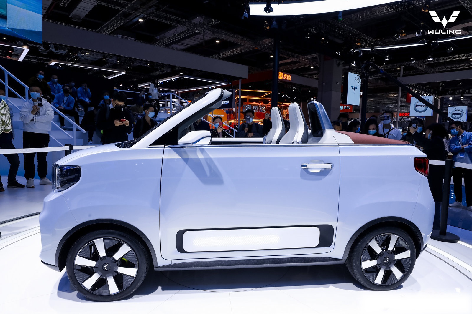 城际观光电动软顶五菱宏光miniev敞篷版正式亮相上海车展