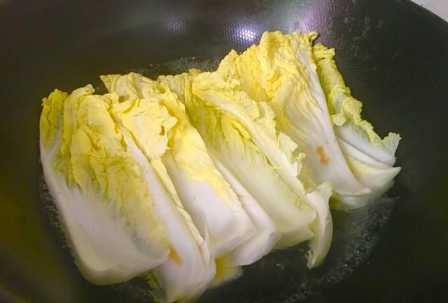 大白菜别再炒来吃学我烫一下卷一卷比肉还好吃