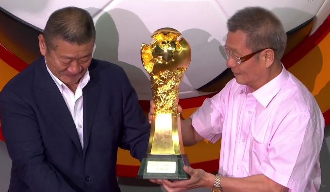 中超开幕式火神杯创新交接仪式郑智宣誓现场3万球迷见证