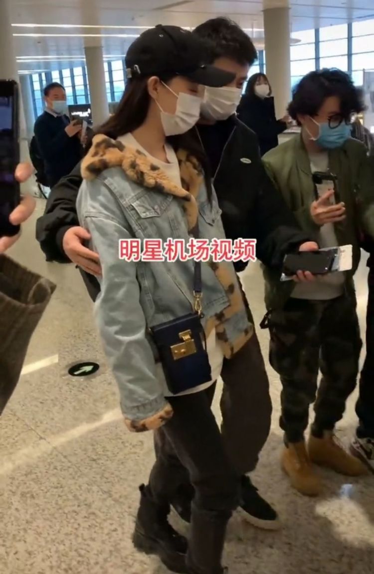 张小斐开百万豪车喝咖啡李焕英后张小斐身价直线上升