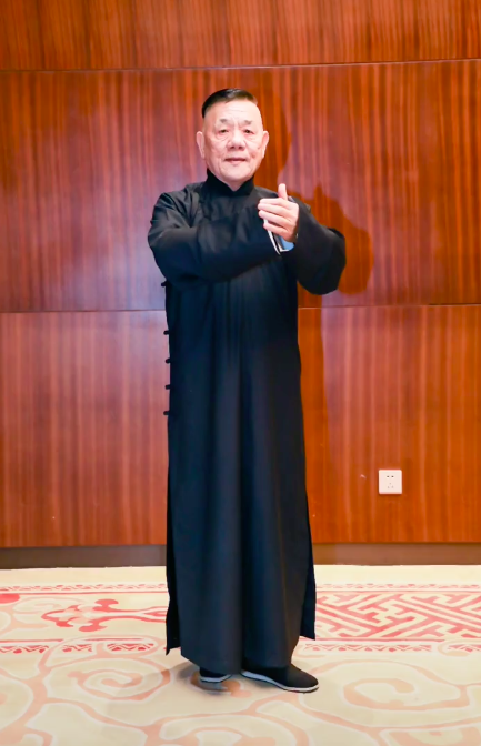 这次杨进明的70岁大寿自然也不会草草了事,在酒店举办了一场盛大的庆