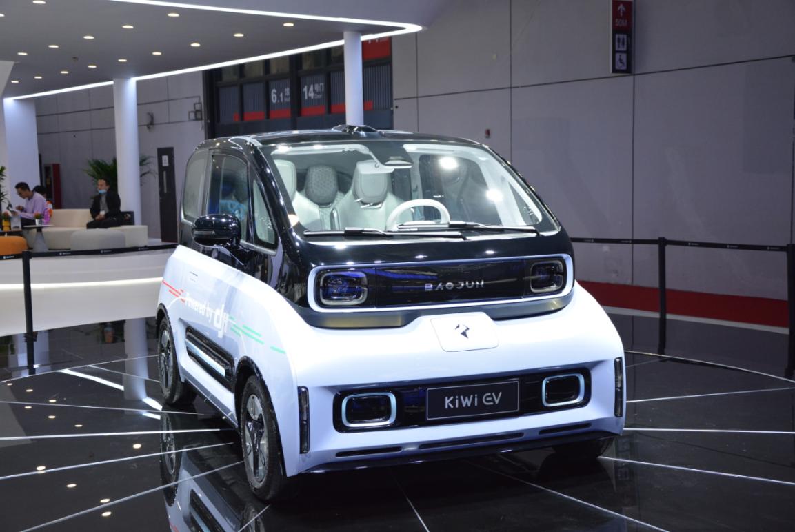 2021上海车展巨头联姻实拍新宝骏kiwiev大疆版概念版