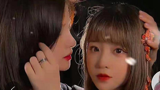 郝一点只是背后资本的工具人带火万小七后又来一个新闺蜜