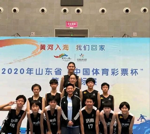 14岁女孩身高2米26赶上姚明,网友怀疑她是巨人症,实情如何呢?休闲区蓝鸢梦想 - Www.slyday.coM 14岁女孩身高2米26赶上姚明,网友怀疑她是巨人症,实情如何呢?休闲区蓝鸢梦想 - Www.slyday.coM