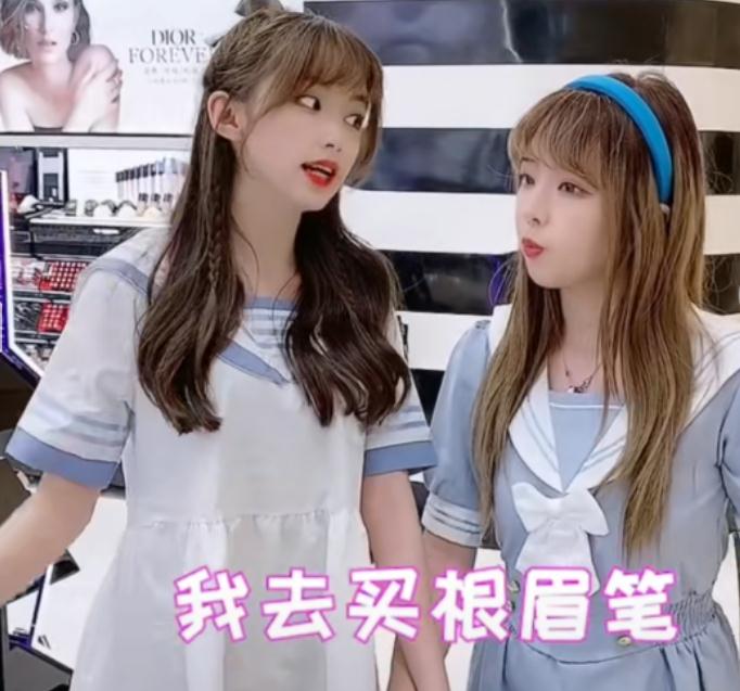 而好事者查阅了下这位鬼马竹竹的账号,粉丝量几乎就同当初的万小七一