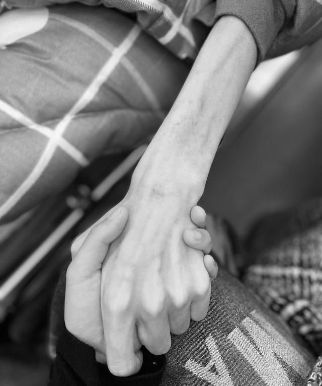 姚策妻子“熊磊”发声：称遭到网络暴力,将会对不实言论保留追诉休闲区蓝鸢梦想 - Www.slyday.coM