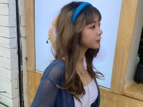 郝一点只是背后资本的工具人带火万小七后又来一个新闺蜜