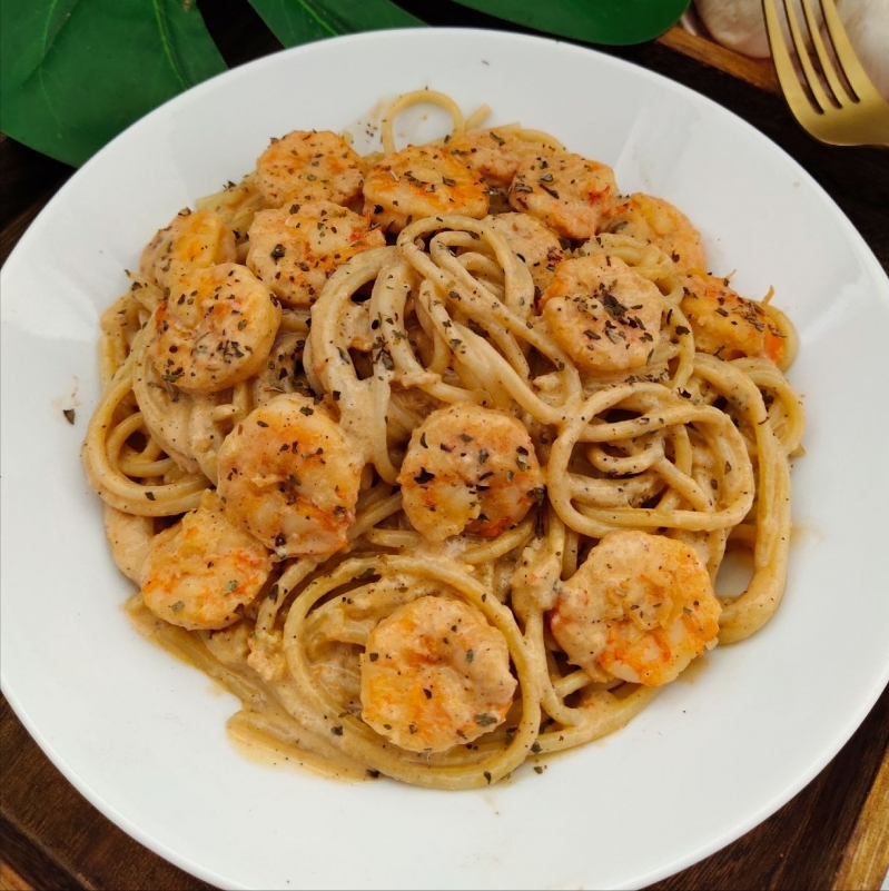 蒜香奶油虾仁意大利面好吃到舔盘