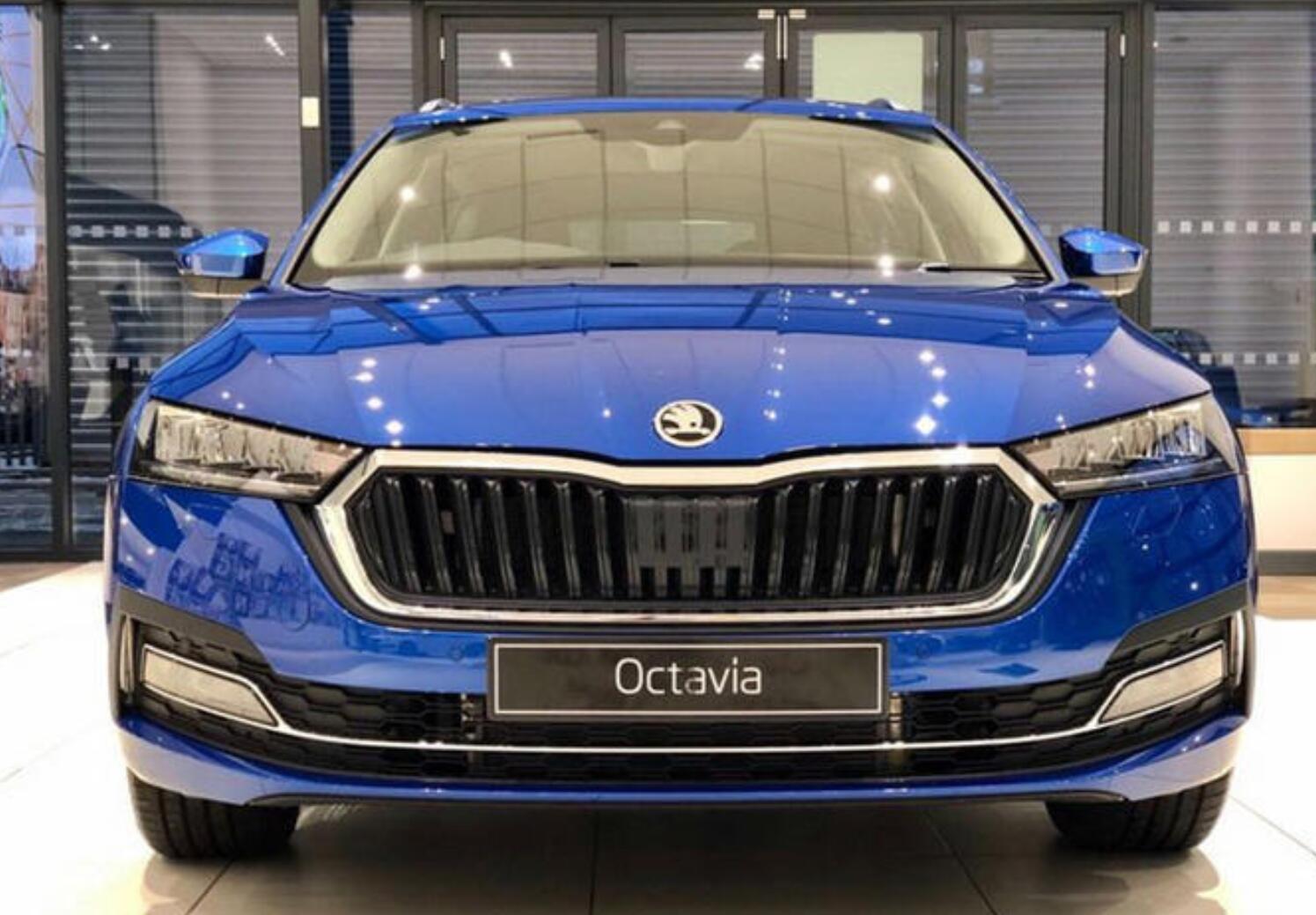 斯柯达全新明锐旅行版海外实拍 外观更加犀利