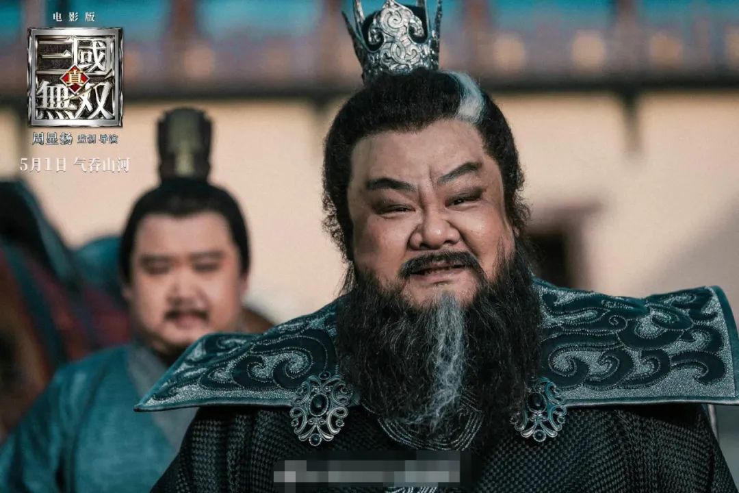 有别于林雪以往的憨傻角色,此次扮演一代枭雄董卓,在片花中一亮相就