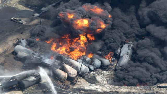中东战火再起!大批导弹炸毁数百辆油罐车,美英法德意联合发声明