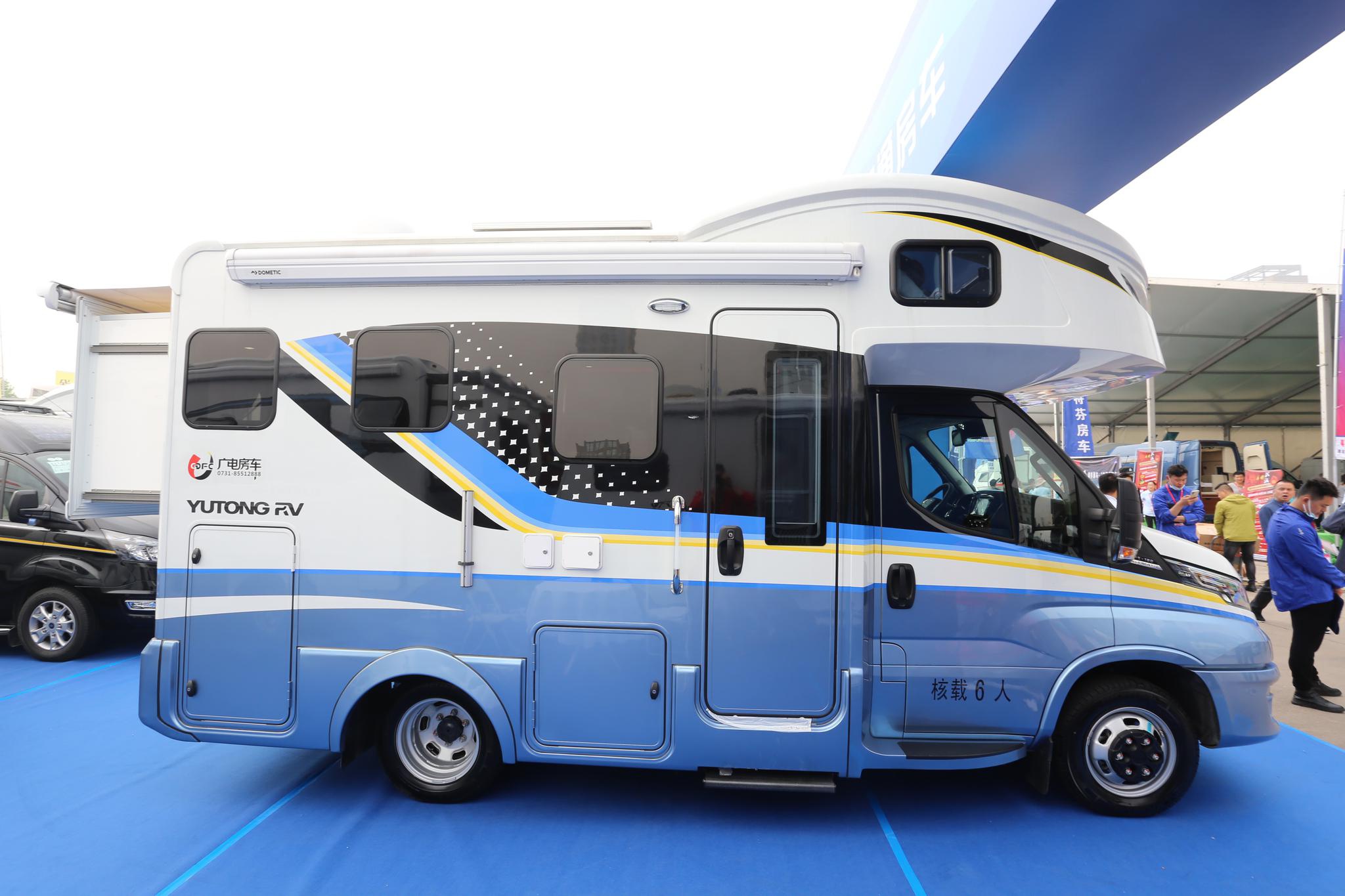 实力大厂,品质之选——宇通进口依维柯c630大额头双拓展c型房车