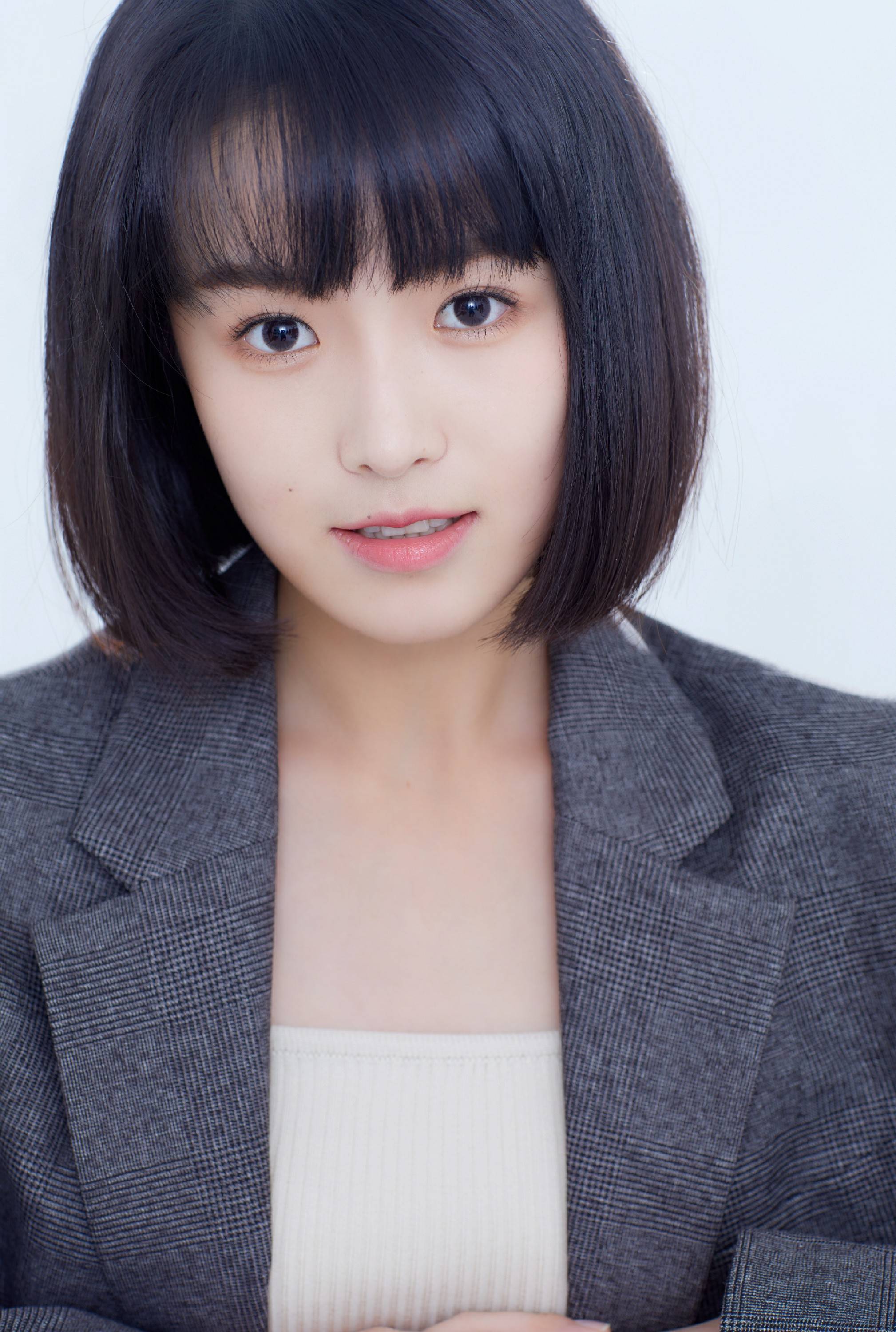 金汐春日写真清新来袭新剧首挑大梁引期待