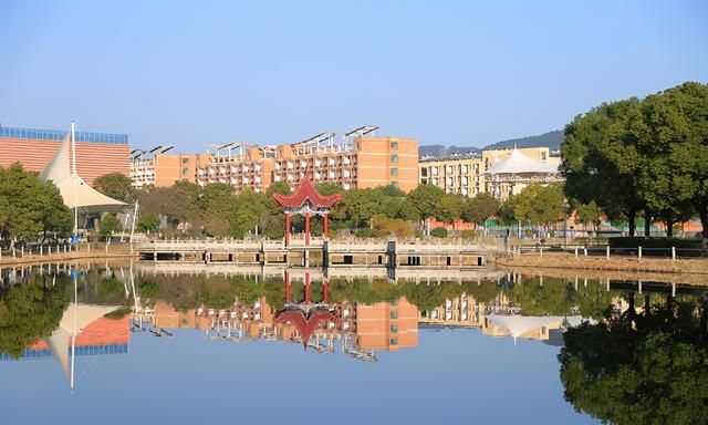 她,是江西工程学院的颜值担当|江西工程学院|花开|校园_新浪新闻