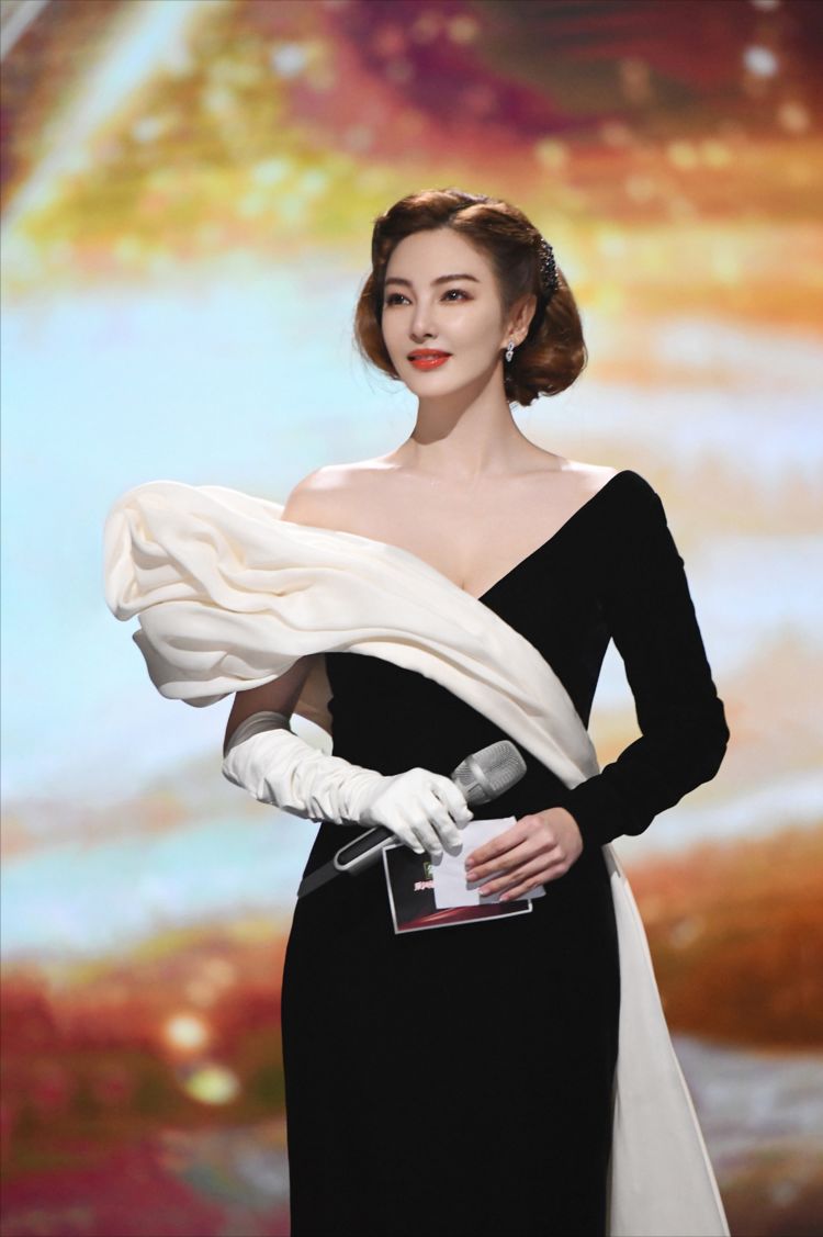 张雨绮加入快乐家族浪姐1成团一年后她成了真正的赢家