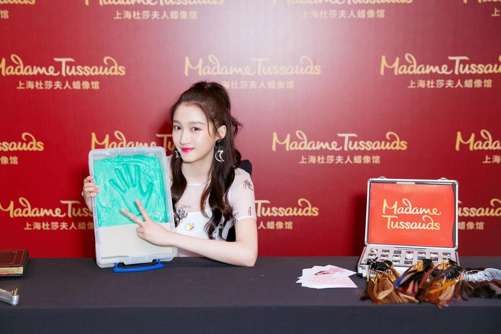 关晓彤上海杜莎夫人蜡像馆入驻杜莎最年轻中国女艺人