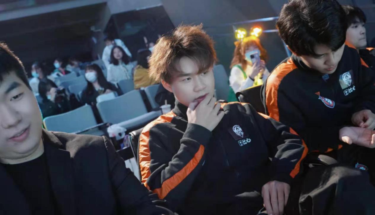 dyg小义口嗨队友惹众怒有些东西不可触碰职业生涯不能这么作