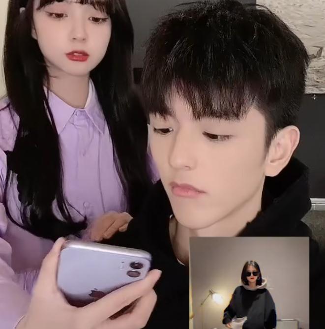 郝一点将万小七彻底带火同为千万网红的苓妹都来蹭热度