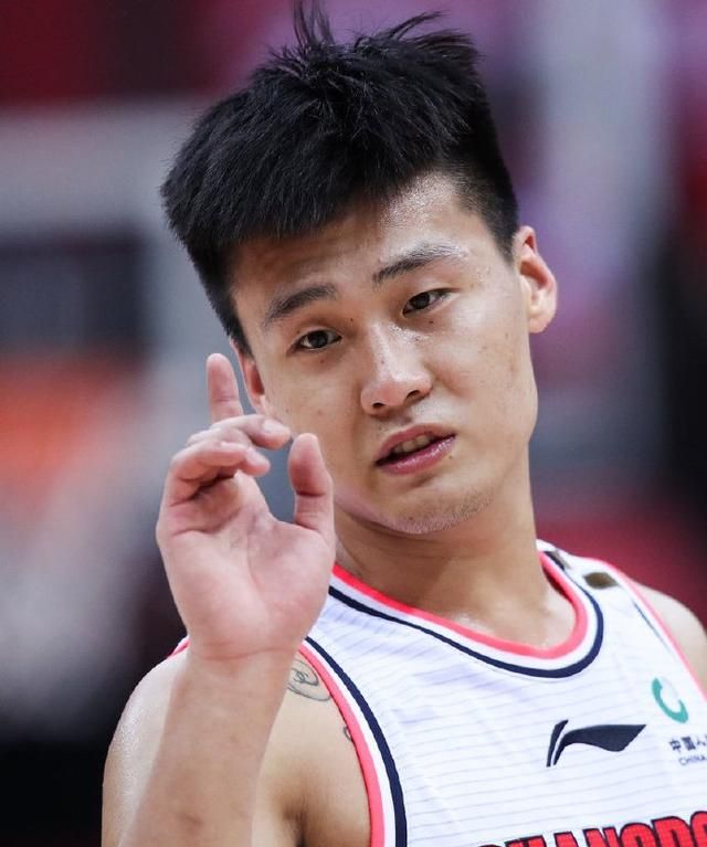 恭喜赵睿35分钟狂砍29分以一己之力率领广东宏远队杀进总决赛