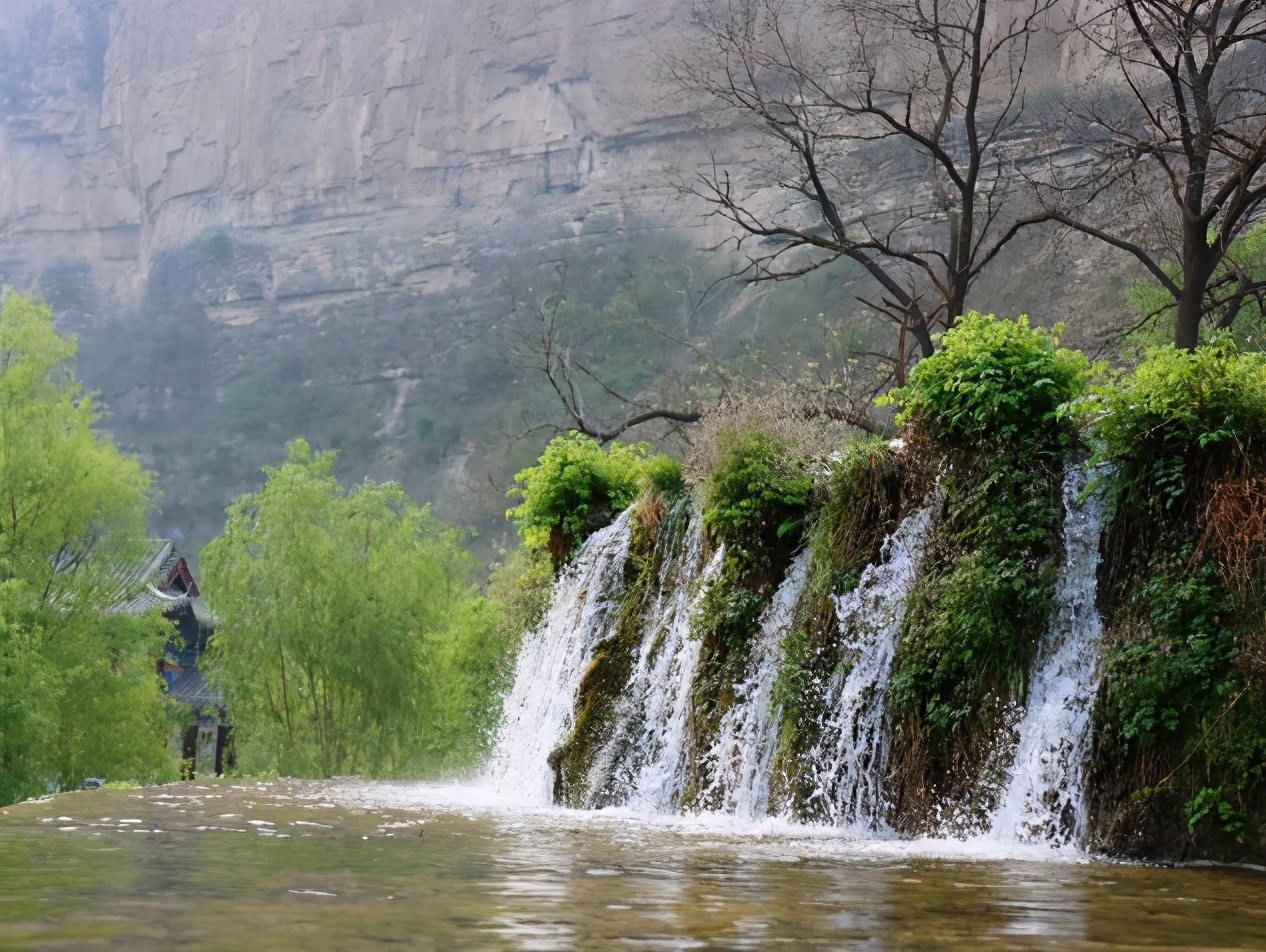 假期沕沕水旅行看遍百丈瀑布滔滔不绝千年花开景色烂漫