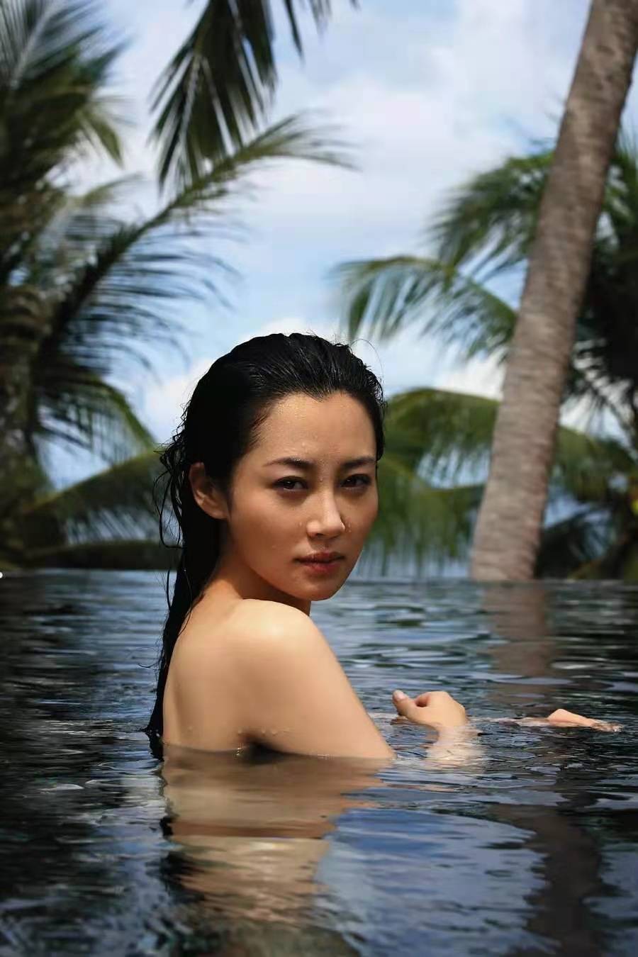 52岁许晴保养得真好,和29岁肖战拍吻戏!网友:不知道该羡慕谁